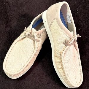 Clarks canvas men’s Size 10.5 (US) casual loafer/slip on